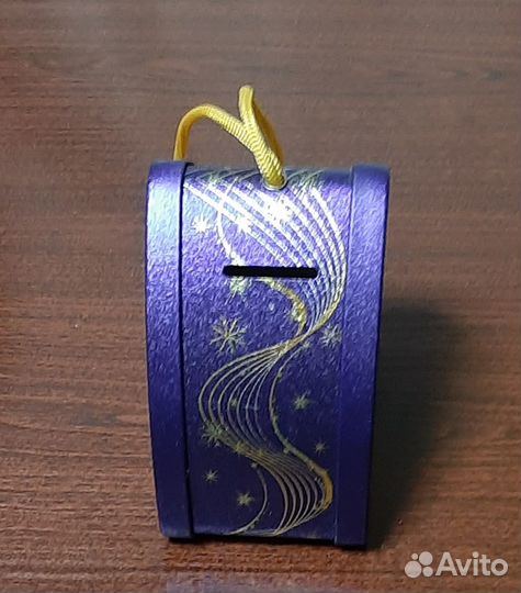 Новогодние жестяные банки