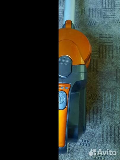 Беспроводной вертикальный пылесос