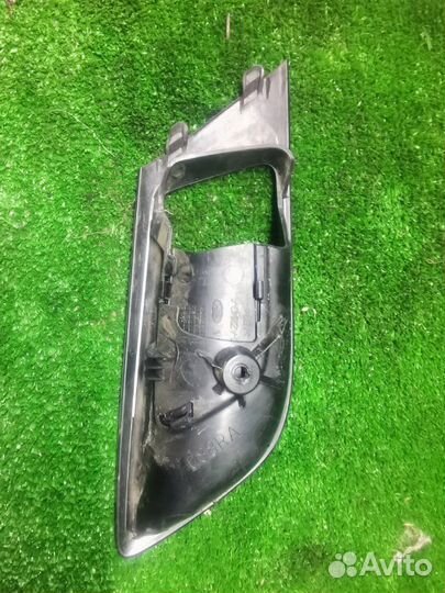 Накладка внутренней ручки двери передняя левая