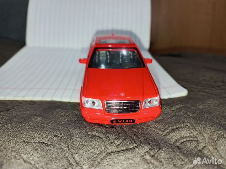 Модель автомобиля металл