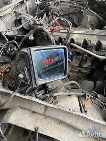 Мерседес W124 правое зеркало электро
