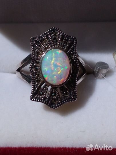 Серебряное кольцо с опалом 925