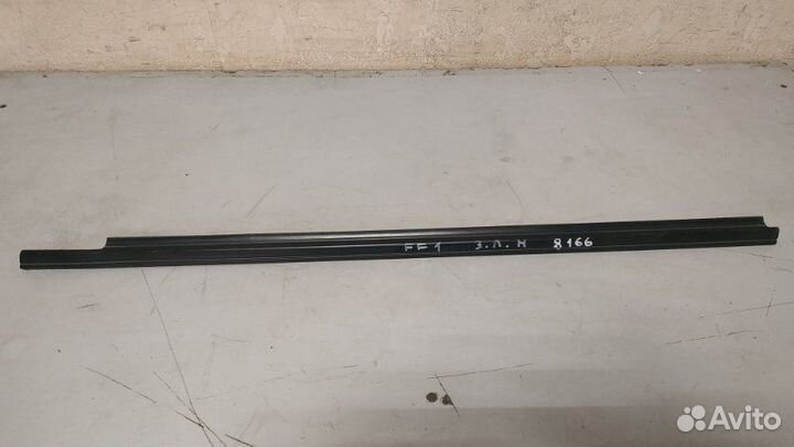 Уплотнитель стекла двери задний левый Ford Focus 1