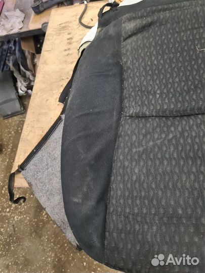 Обшивка сиденья передняя правая Toyota Corolla