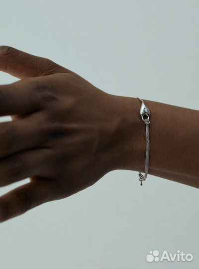 Браслет с сердцем и ключиком Avgvst