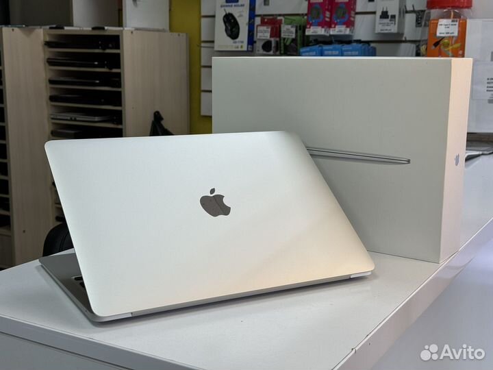 Apple MacBook Air 2020 M1 8/256Gb Silver АКБ 98%