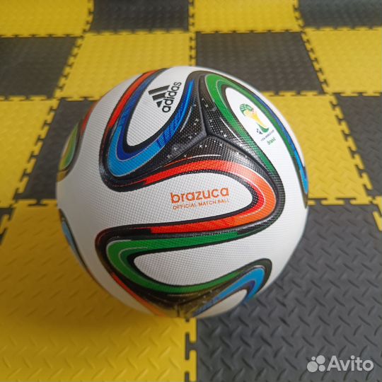Футбольный мяч adidas бразука