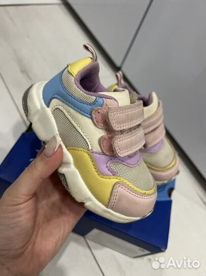 Кроссовки для девочки