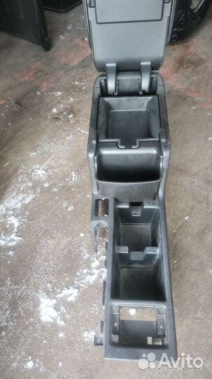 92114SC000JC подлокотник Subaru Forester sh