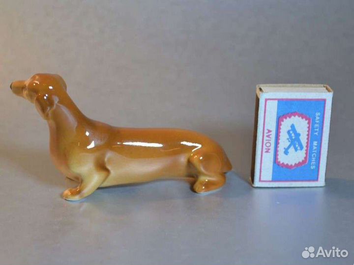 Такса фарфоровая статуэтка