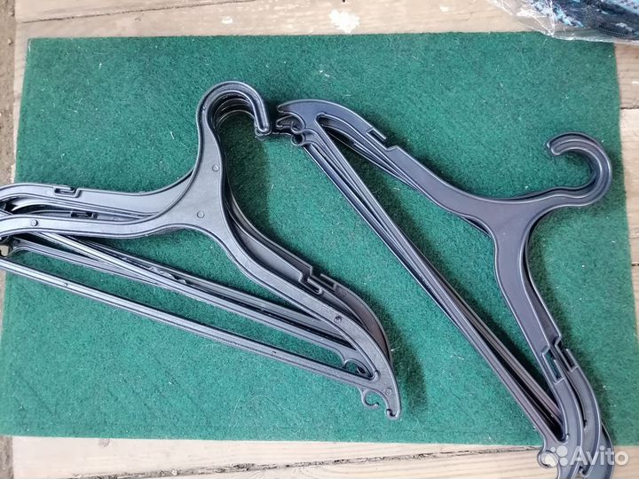 Вешалки плечики пластиковые