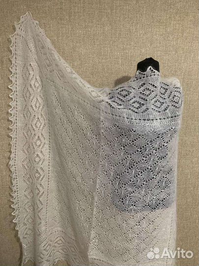 Пуховый белый платок