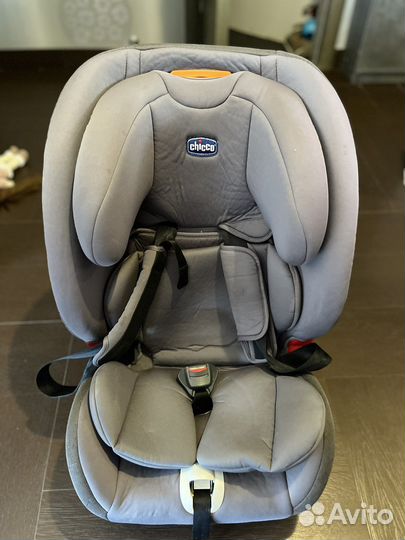 Автомобильное кресло chicco