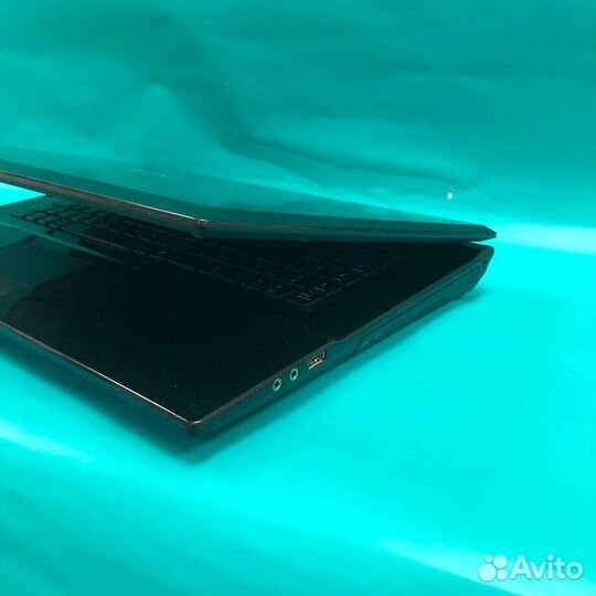 DNS W270ELQ / 17.3'' дюйма / 43,94 сантиметра