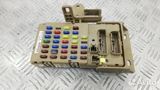 Блок предохранителей subaru tribeca B9 (2BA01M101)