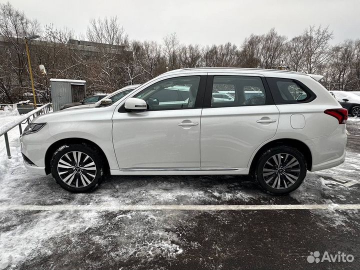 Mitsubishi Outlander 2.0 CVT, 2022, 9 км