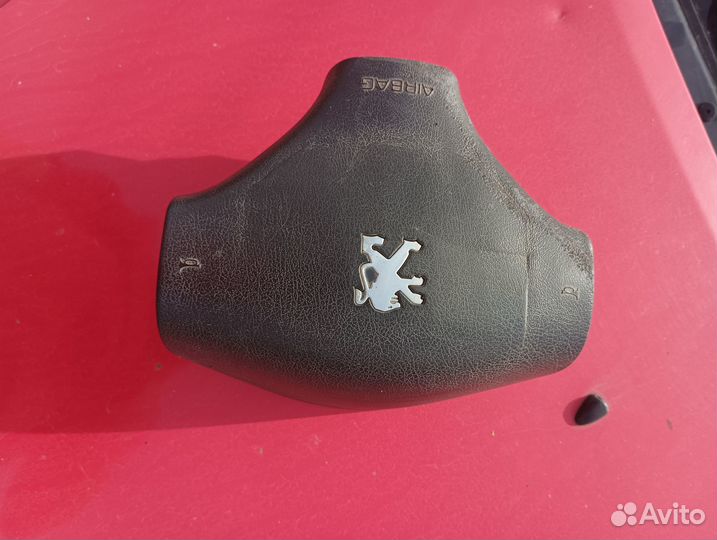Подушка безопасности в руль Peugeot 206