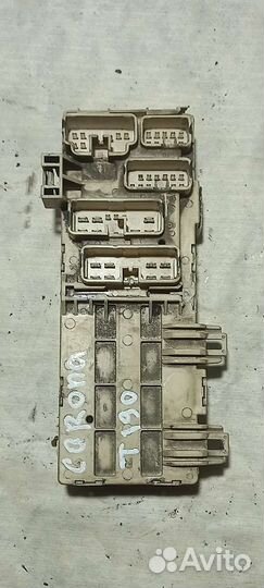 Блок реле предохранителей Toyota Corona T190