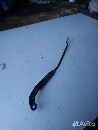 Поводок дворников правый Audi 80 B3 1.8 PM