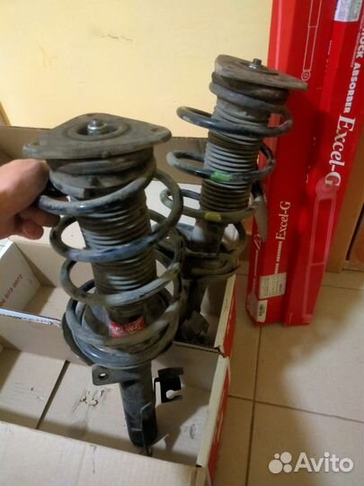 Амортизаторы передние в сборе на Mazda3,Ford focus