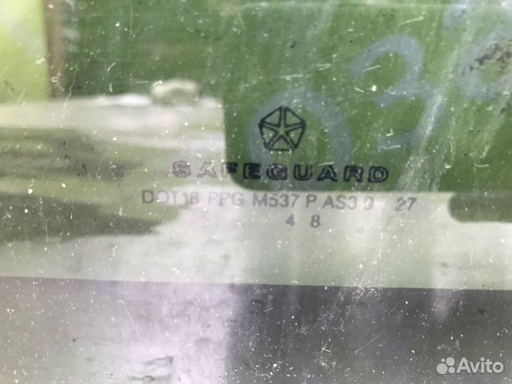 Стекло двери заднее правое Dodge Caravan 3 3.0