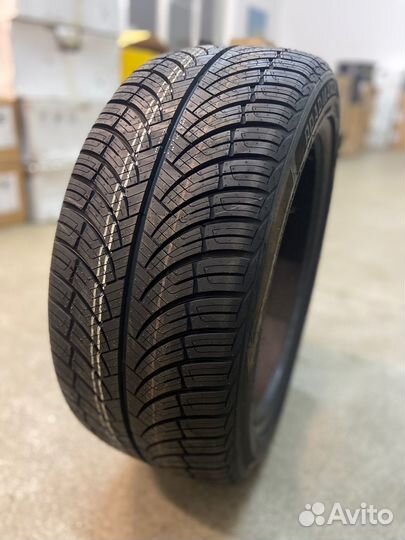Roadmarch Prime A/S 215/55 R18