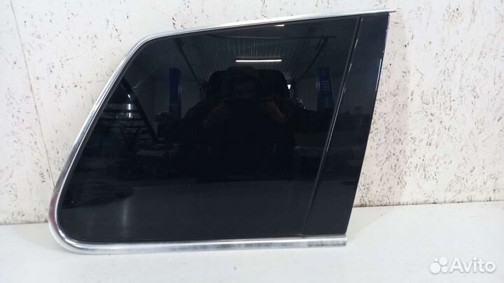 Форточка заднего правого крыла Volkswagen Toureg 1