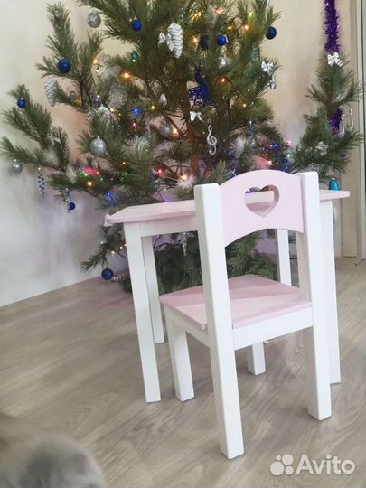 Столик из натурального дерева