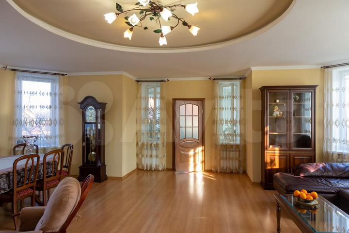 Дом 268 м² на участке 10 сот.