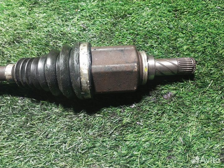 Полуось передняя левая Renault Sandero