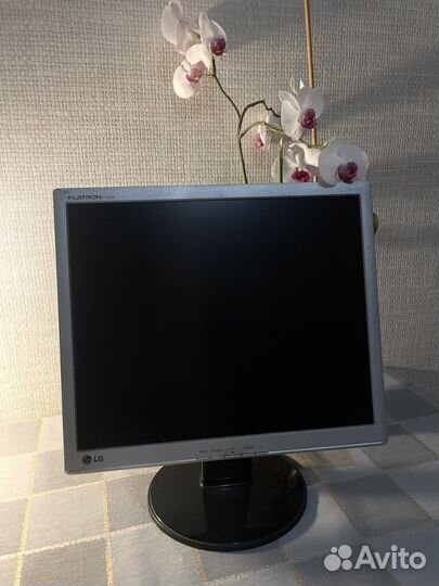 Монитор LG Flatron L1742S-SF