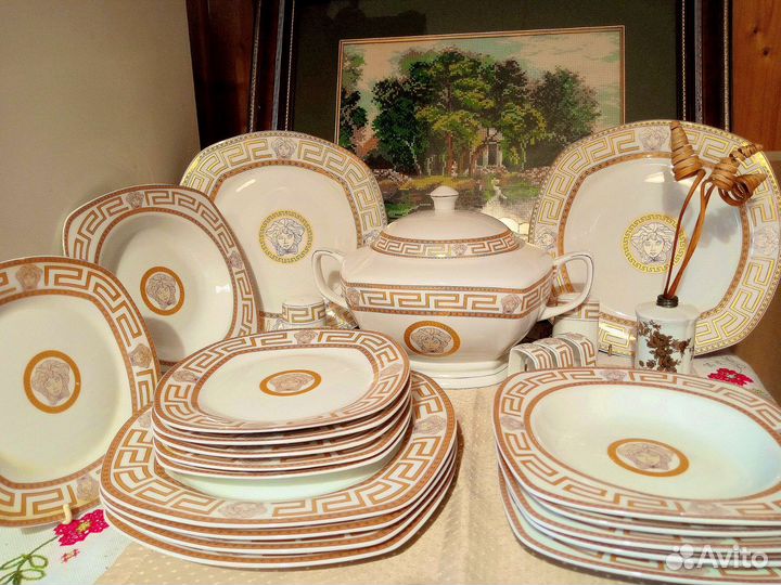Столовый сервиз. На 6 персон.Золото. Версаче