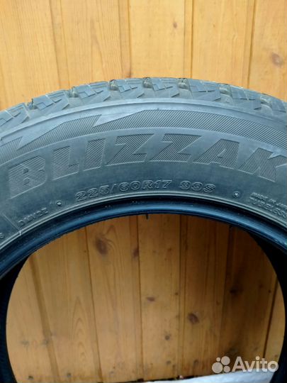 Bridgestone Blizzak DM-V2 225/60 R17