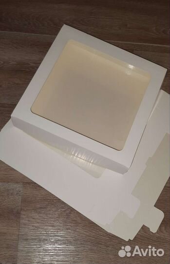 Коробка складная с окном белая