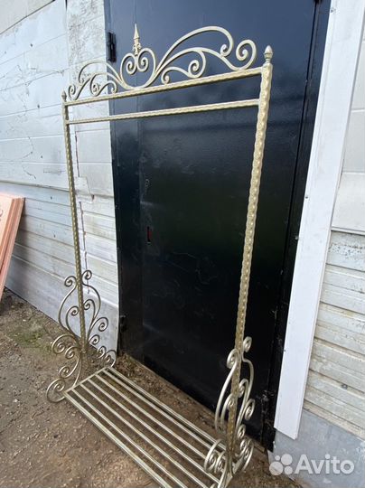 Вешалка кованая