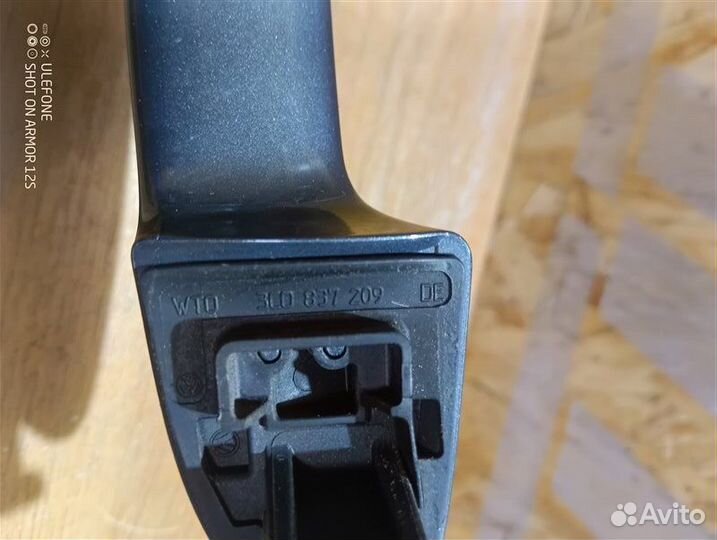 Ручка двери наружная левая Volkswagen Passat R