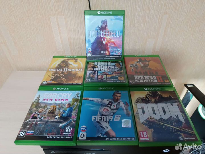 Xbox One + 7 игр + 2 Геймпада