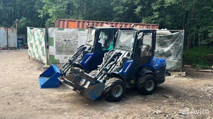 Машинист фронтального погрузчика мини