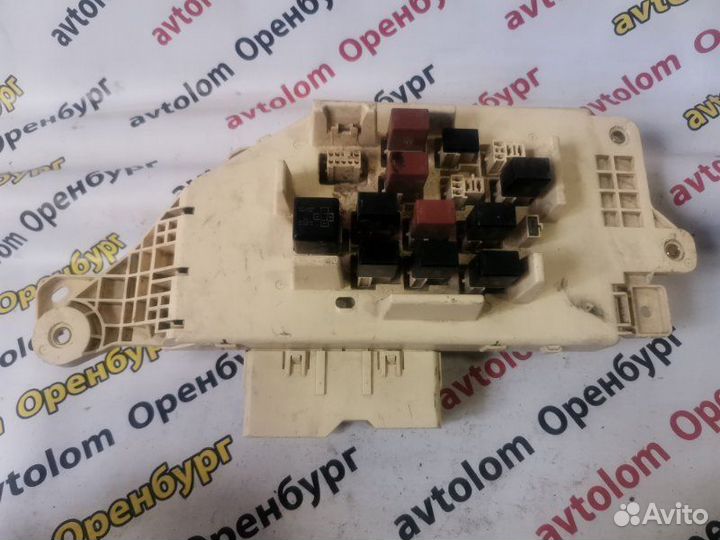 Блок предохранителей Toyota Land Cruiser 100