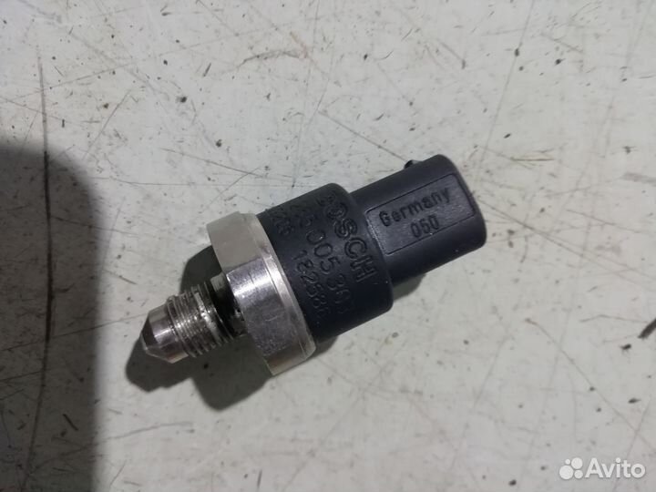 Датчик давления тормозной системы Mercedes W220