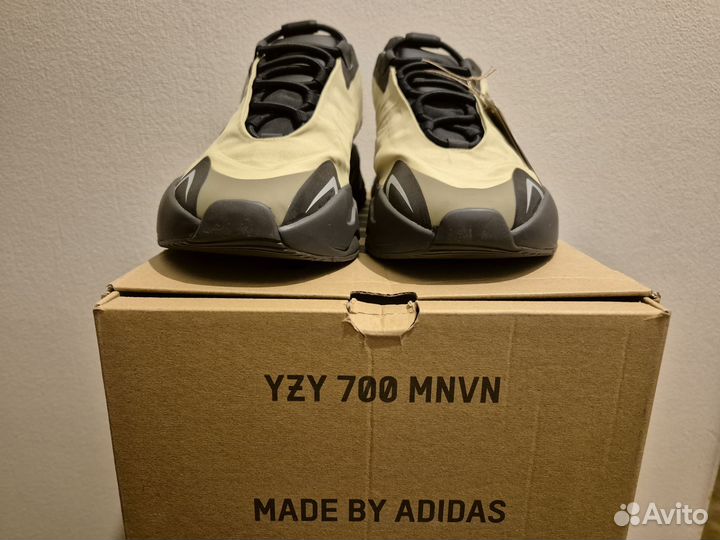Кроссовки Adidas Yeezy boost 700 mnvn