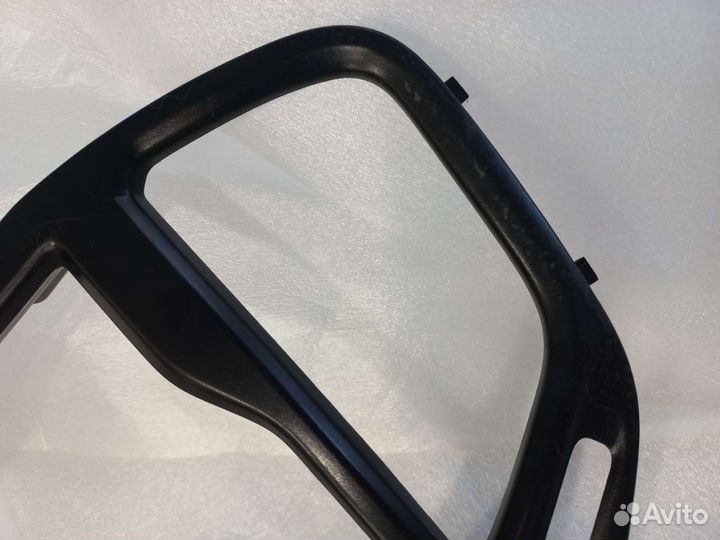 Облицовка центральной консоли Лада Веста