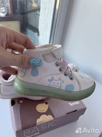 Кроссовки для девочки