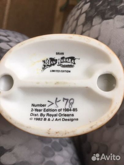 Статуэтка Мальчик с книгами и яблоком