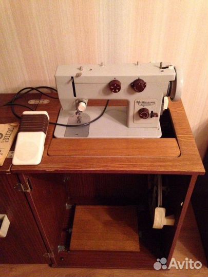 Швейная машина Чайка 143