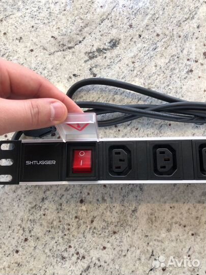 Блок силовых розеток в стойку 19’’, 16А, 8 розеток