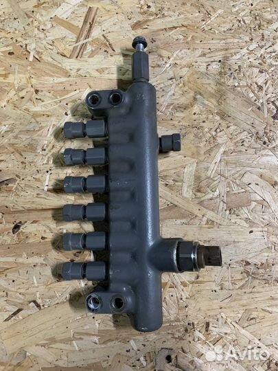 Топливная рампа Hitachi ZX 330-3 Isuzu 6hk1