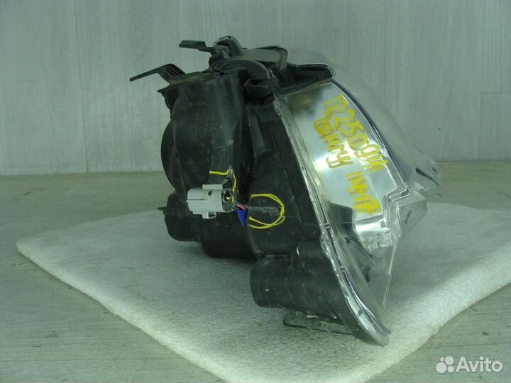 Фара левая Toyota Camry