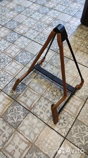 Подставка для гитары