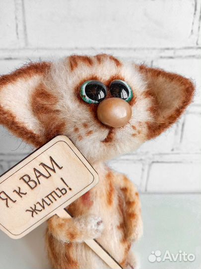 Милый котик. Вязаная интерьерная игрушка